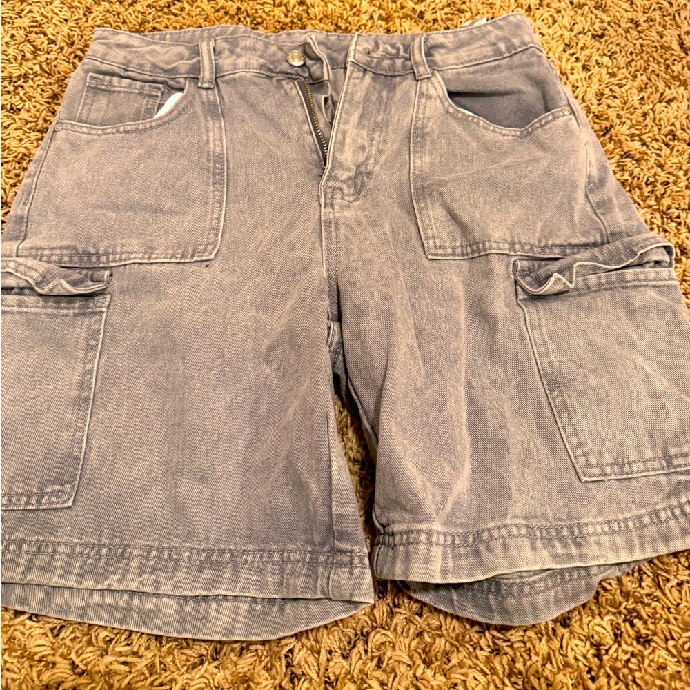 Light gray woman’s jorts